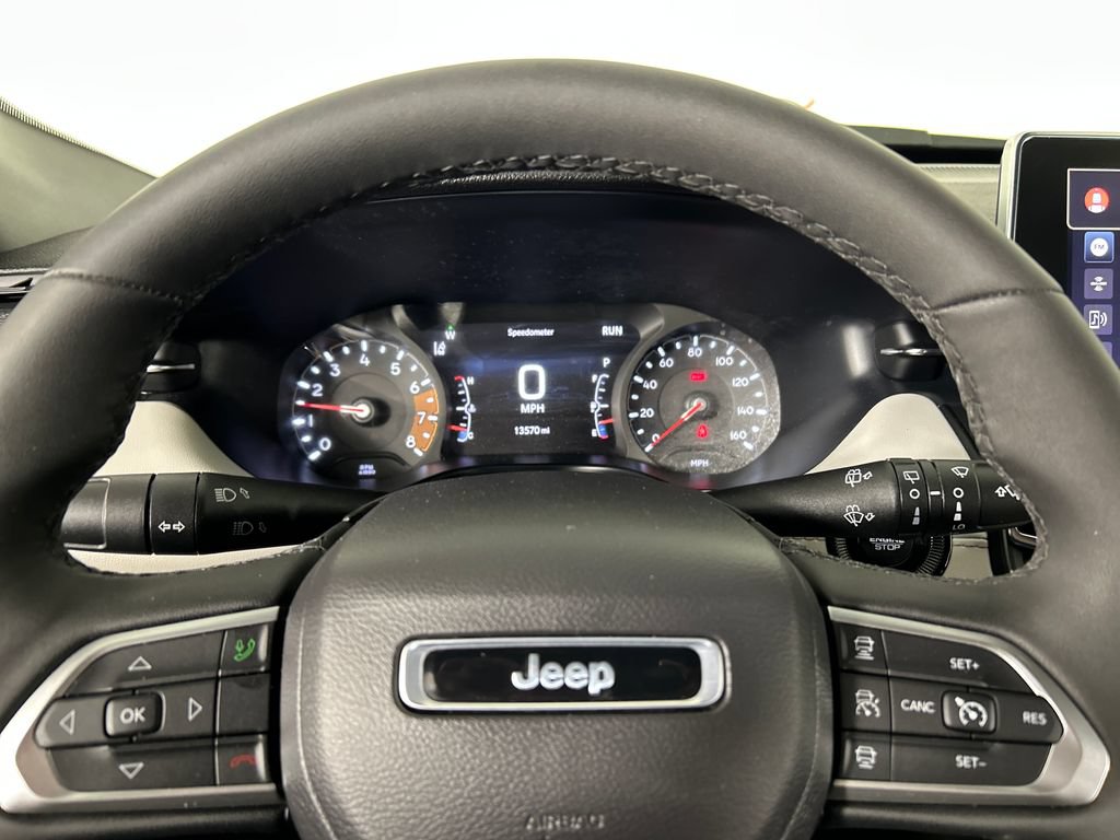 Used 2025 Jeep Compass Limited AWD/4WD image 13