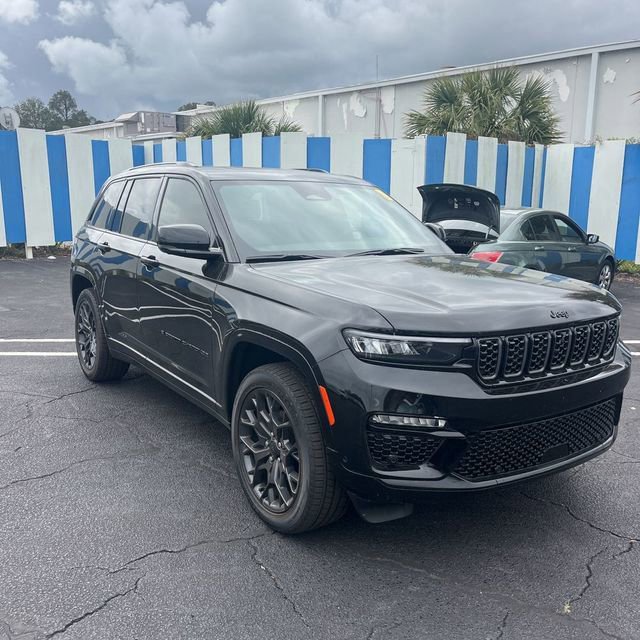Used 2025 Jeep Grand Cherokee Summit w/ Adv Protech Group IV AWD/4WD image 4
