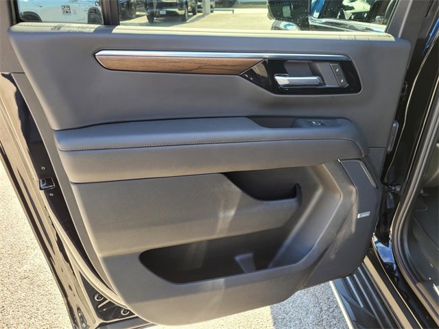 New 2025 Chevrolet Suburban High Country image 10