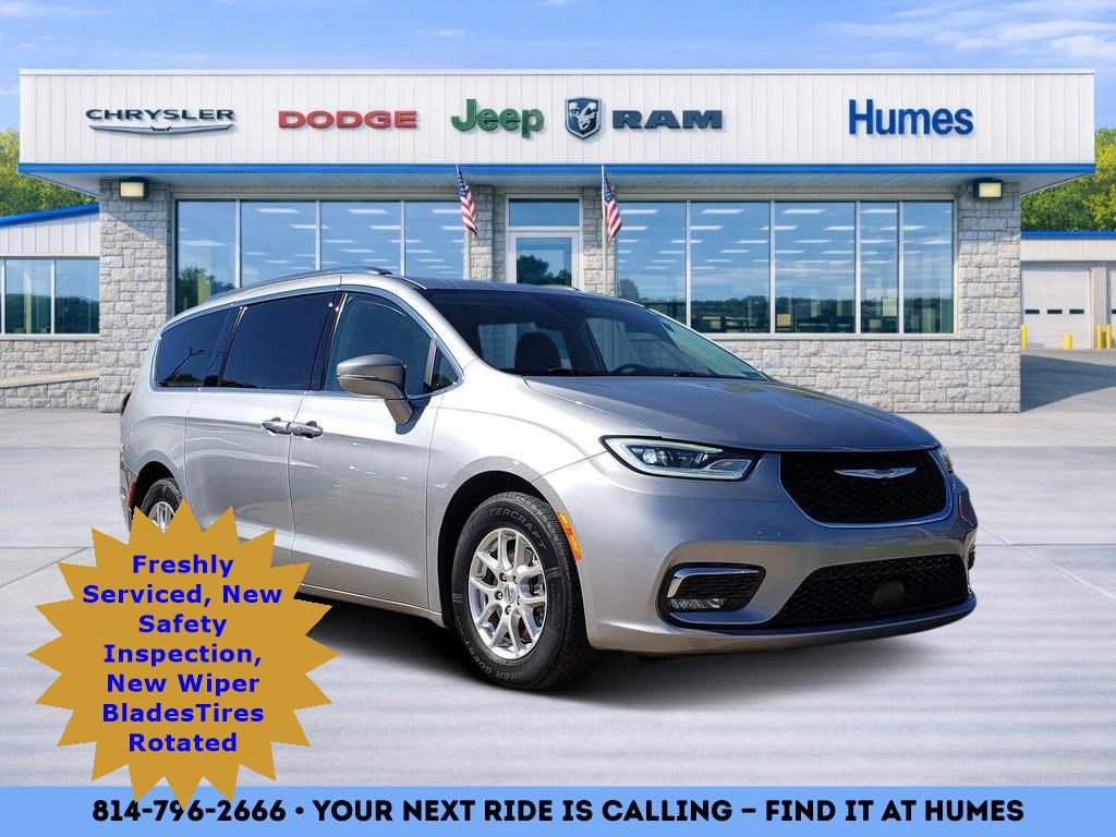 Used 2021 Chrysler Pacifica Touring-L FWD image 1