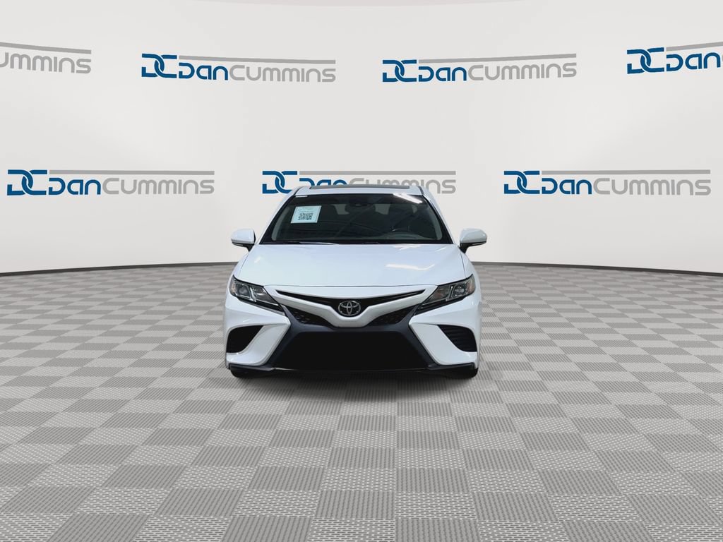 Used 2019 Toyota Camry SE w/ Convenience Package FWD image 4
