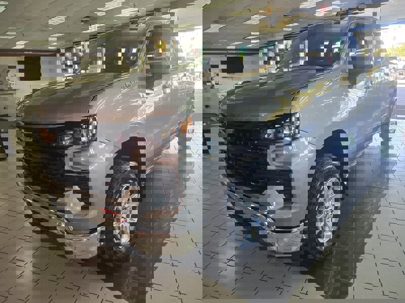 Used 2025 Chevrolet Silverado 1500 LT image 1