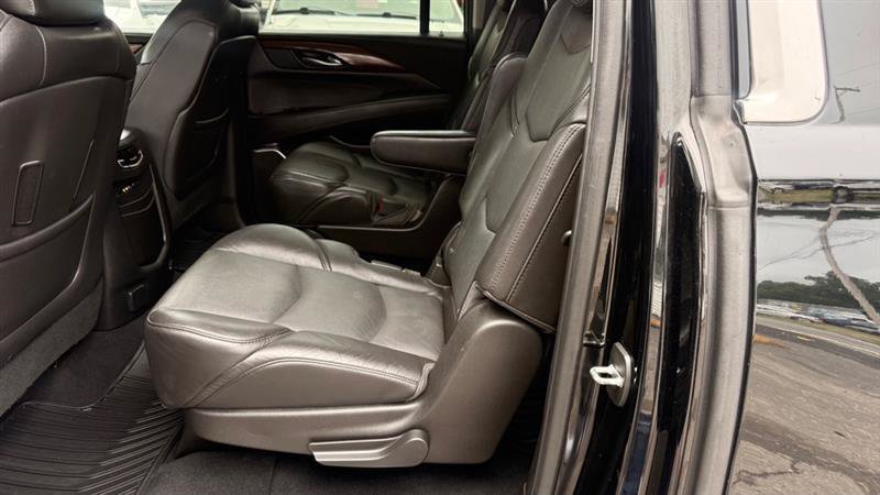 Used 2016 Cadillac Escalade ESV Luxury AWD/4WD image 11