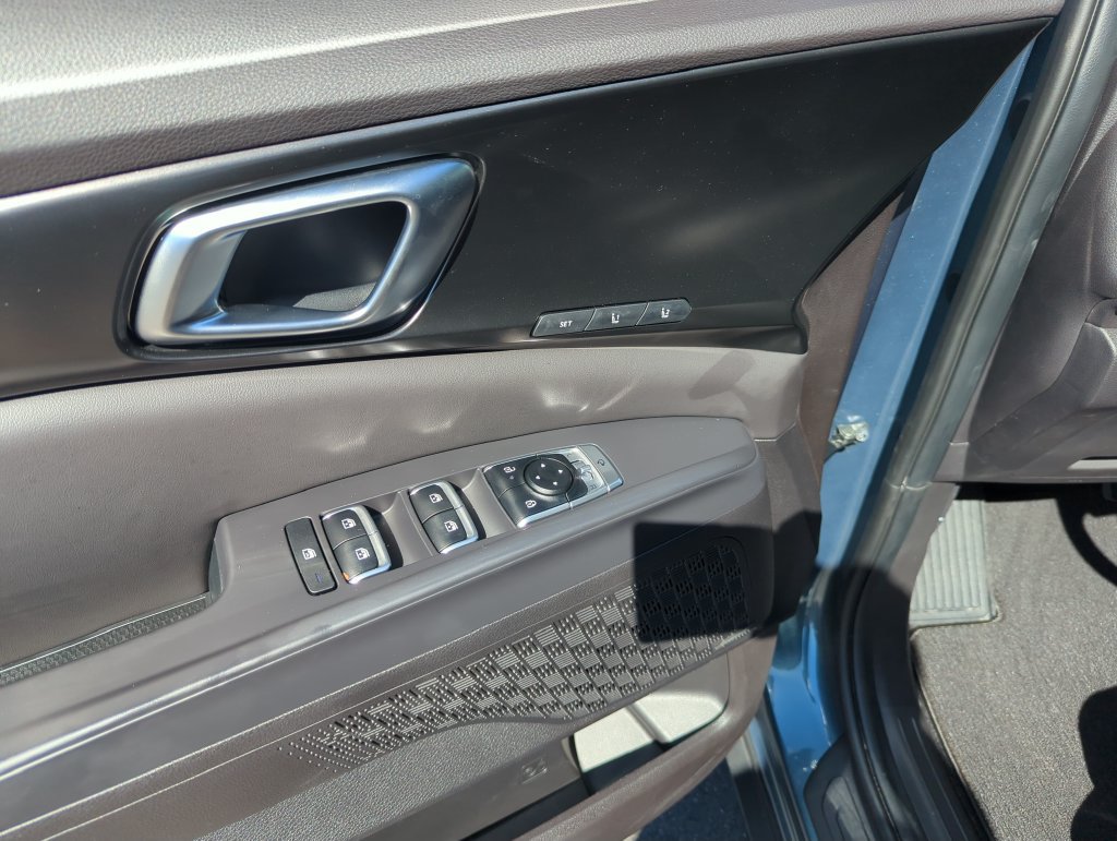 Used 2025 Kia Carnival SX Prestige FWD image 19