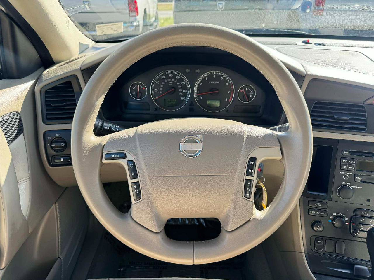 Used 2004 Volvo V70 2.5T FWD image 19