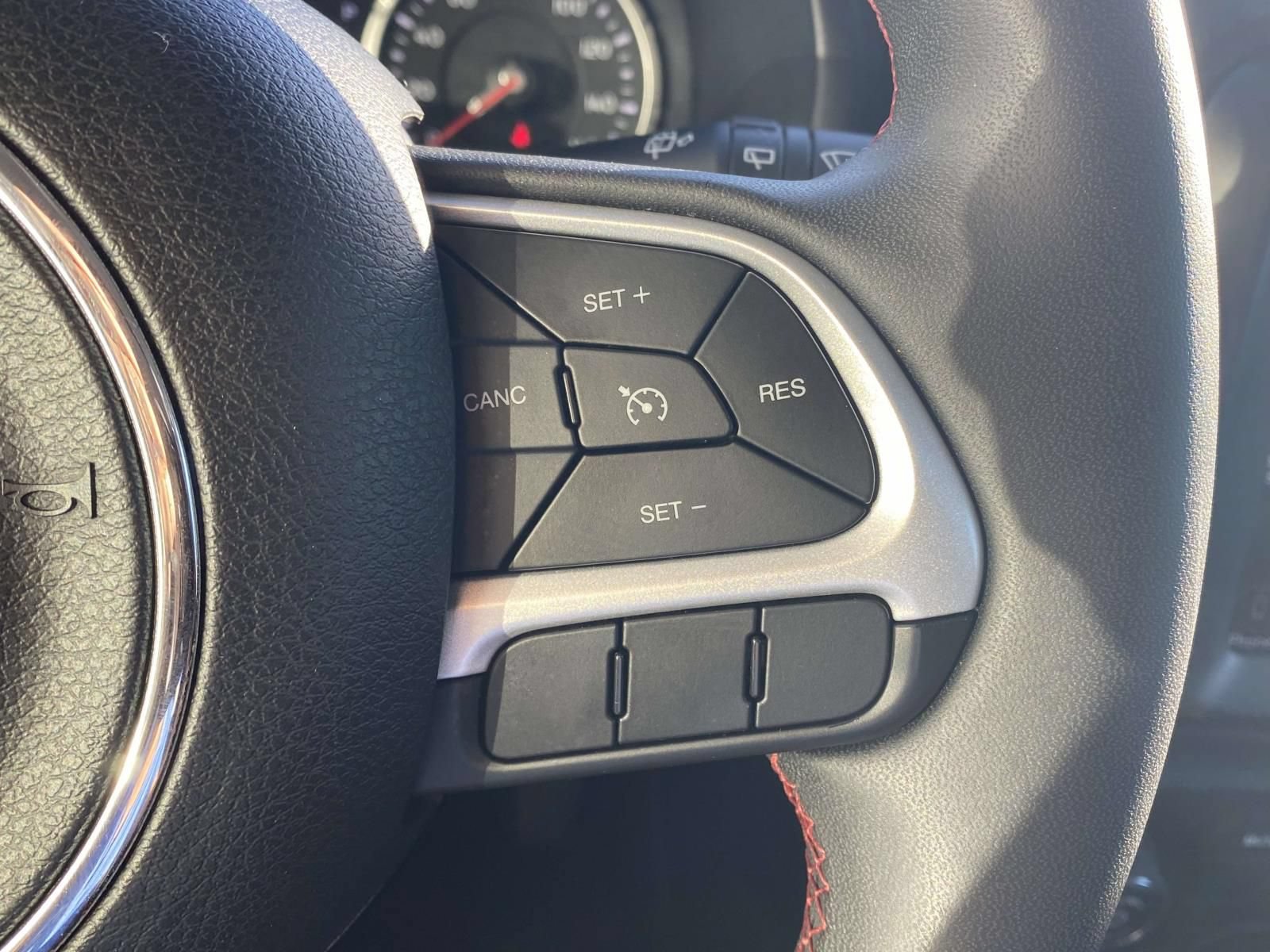 Used 2023 Jeep Renegade Trailhawk AWD/4WD image 31