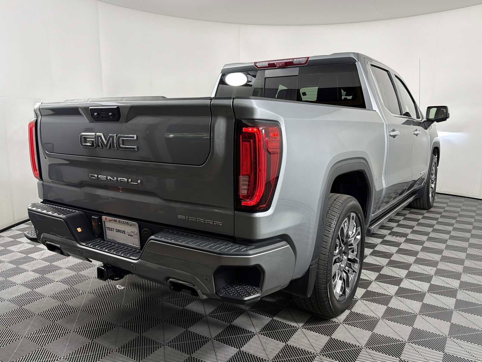 Used 2025 GMC Sierra 1500 Denali Ultimate AWD/4WD image 6