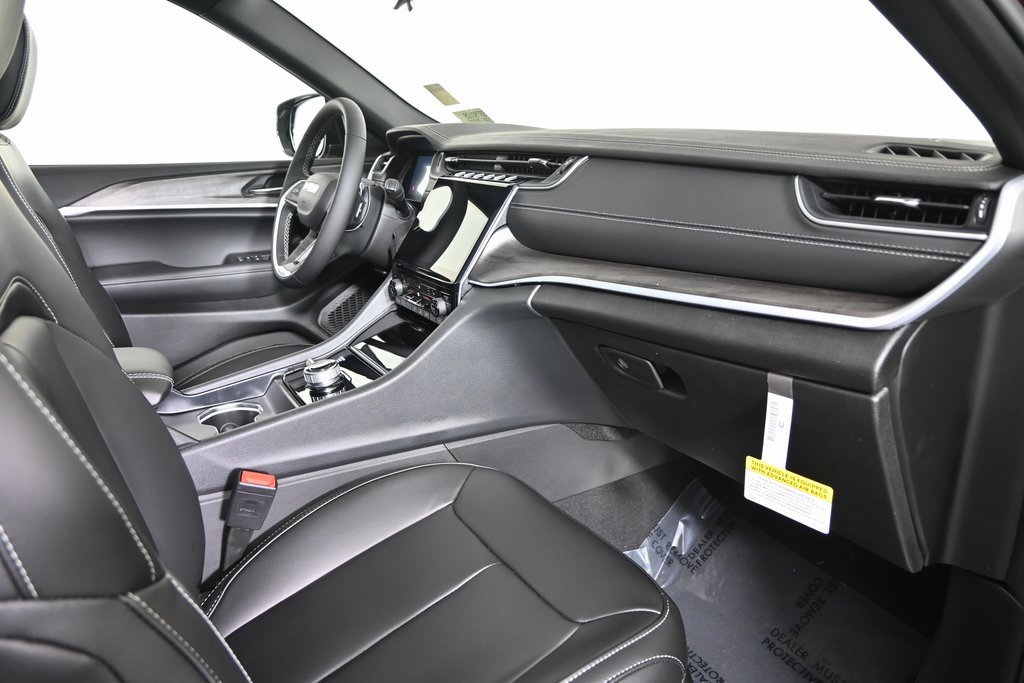 New 2025 Jeep Grand Cherokee Limited w/ Trailer Tow Package image 15