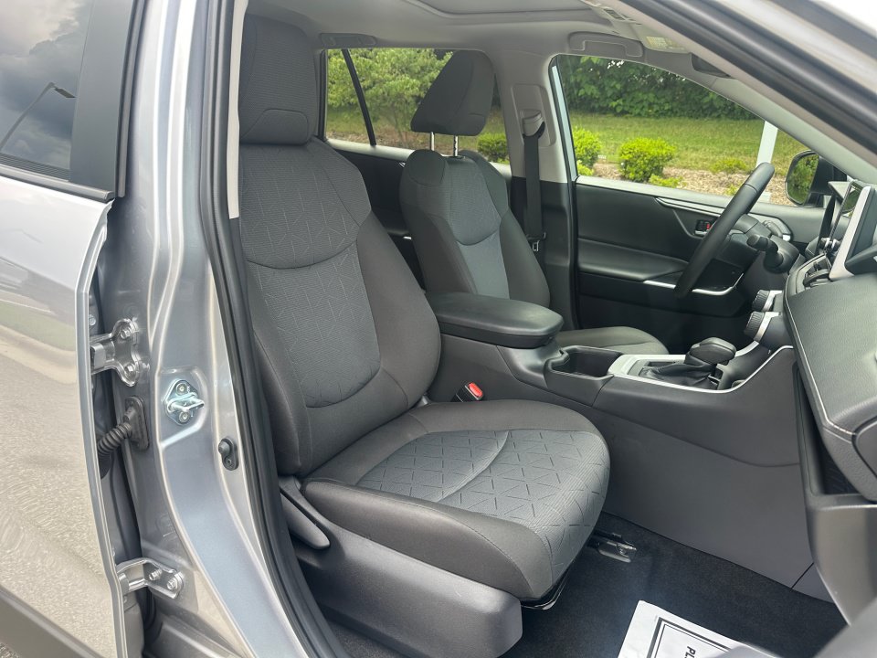 Used 2025 Toyota RAV4 XLE w/ Convenience Package AWD/4WD image 33