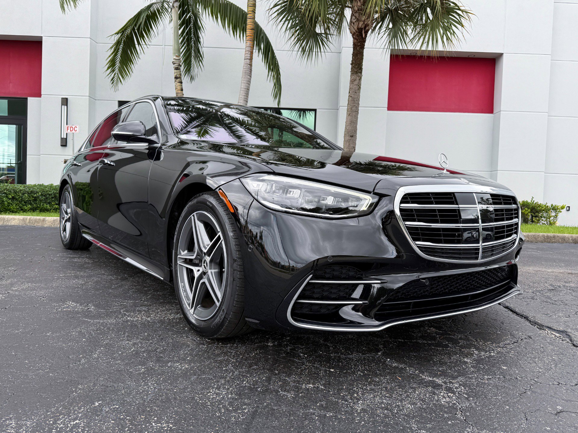 Used 2022 Mercedes-Benz S 500 4MATIC w/ AMG Line Package image 6