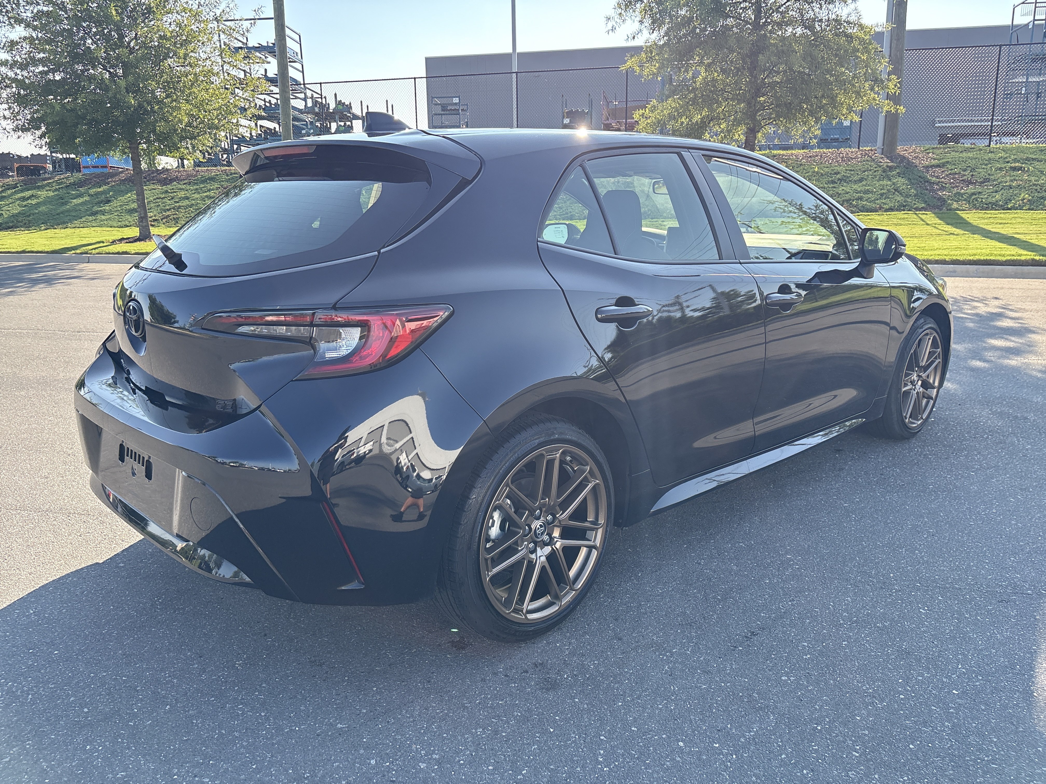 Used 2025 Toyota Corolla Hatchback w/ SE Package FWD image 11