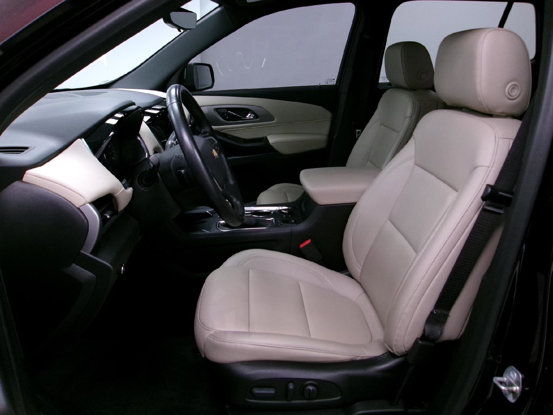 Certified 2022 Chevrolet Traverse LT w/ LT Premium Package image 9