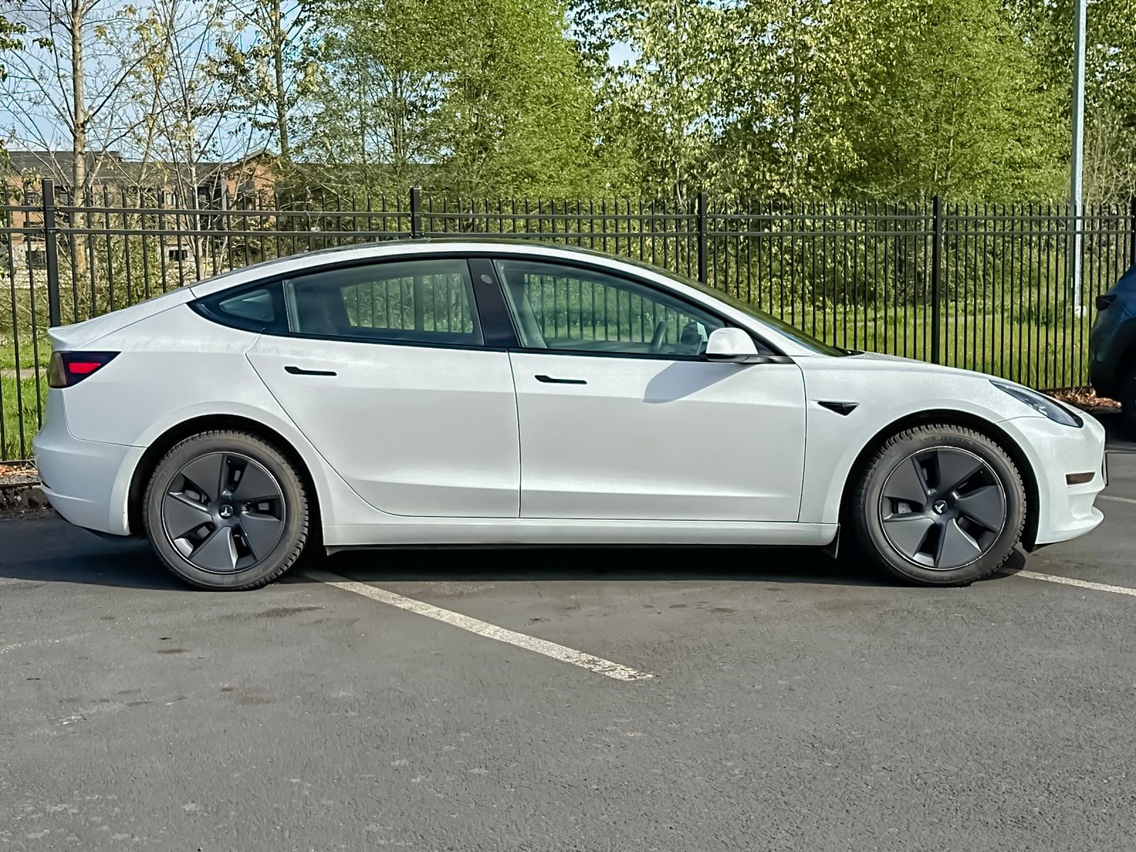 Used 2023 Tesla Model 3 Standard Range image 2