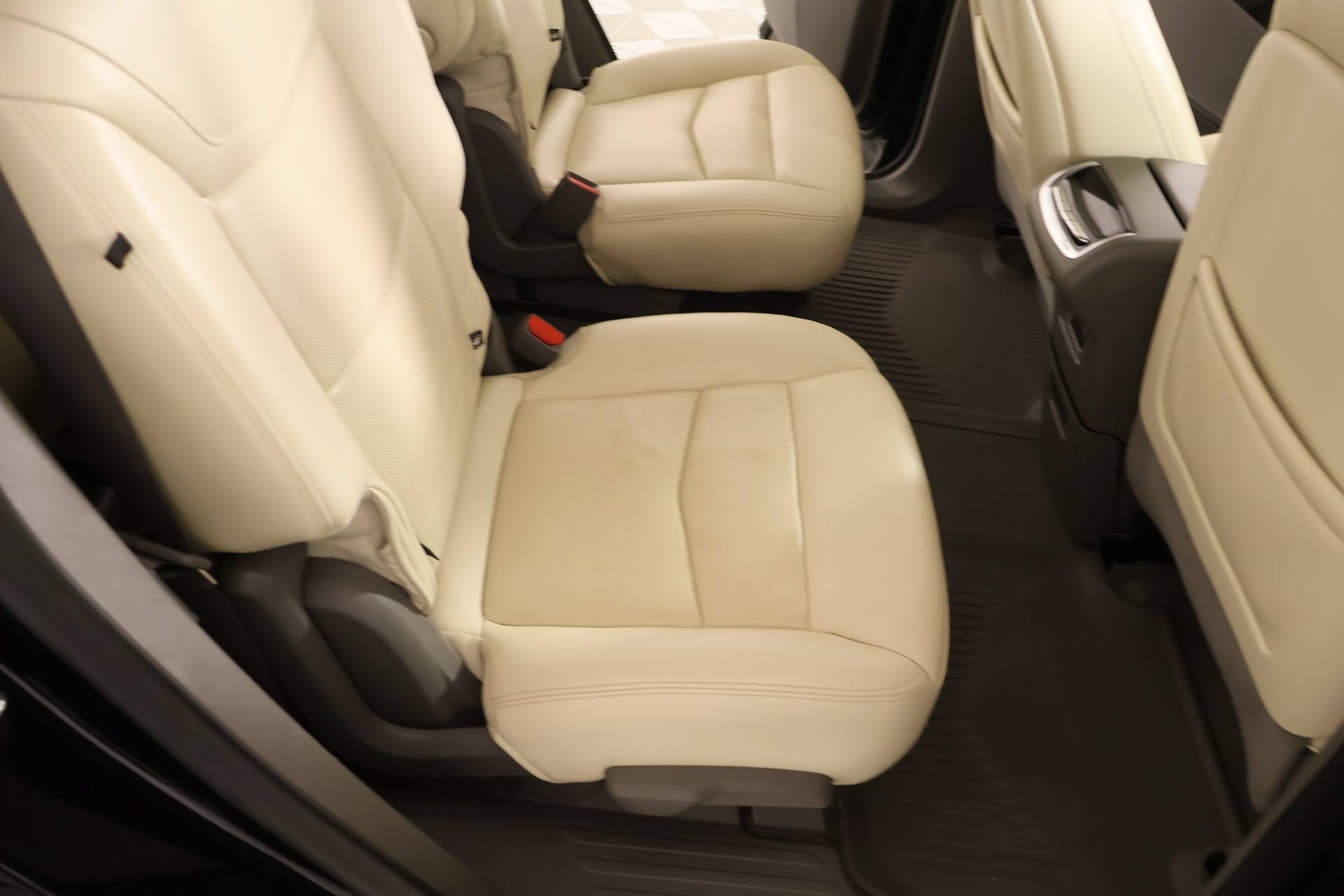 Used 2022 Cadillac XT6 Premium Luxury w/ LPO, Floor Liner Package AWD/4WD image 16