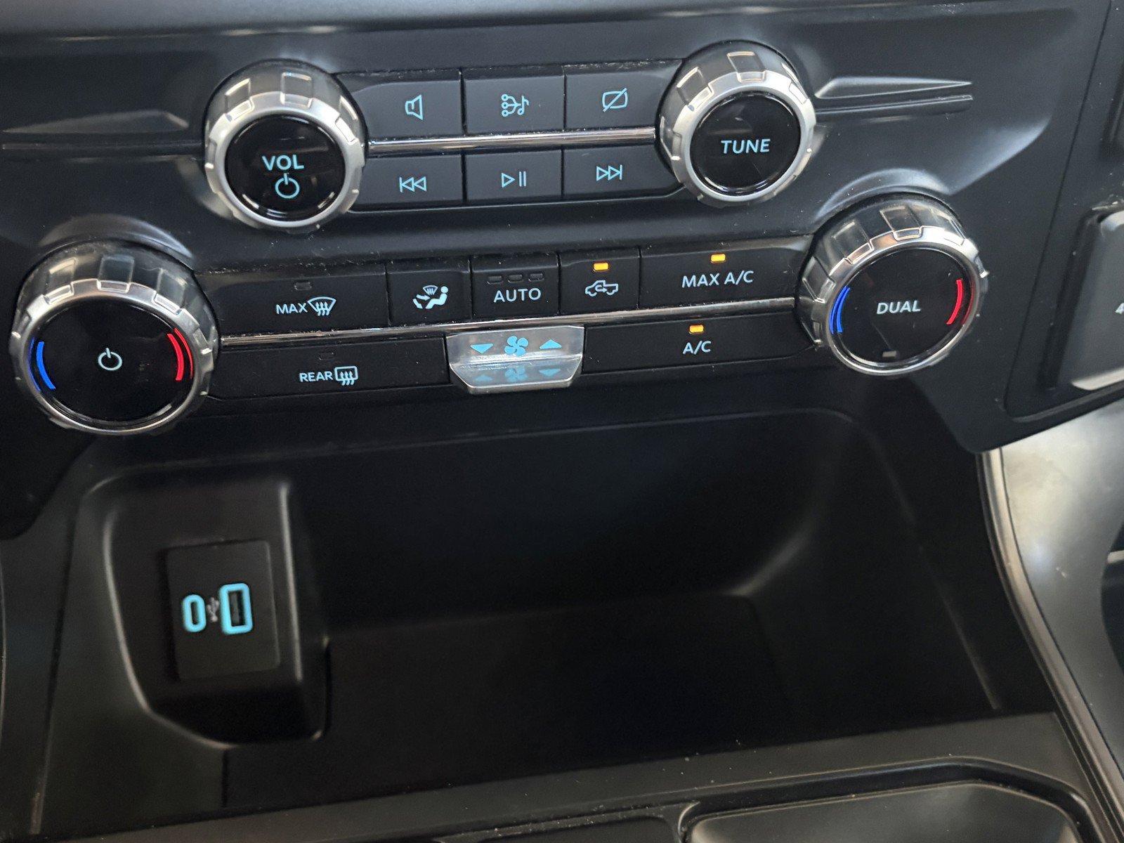 Used 2024 Ford F150 XLT w/ XLT Black Appearance Package AWD/4WD image 13