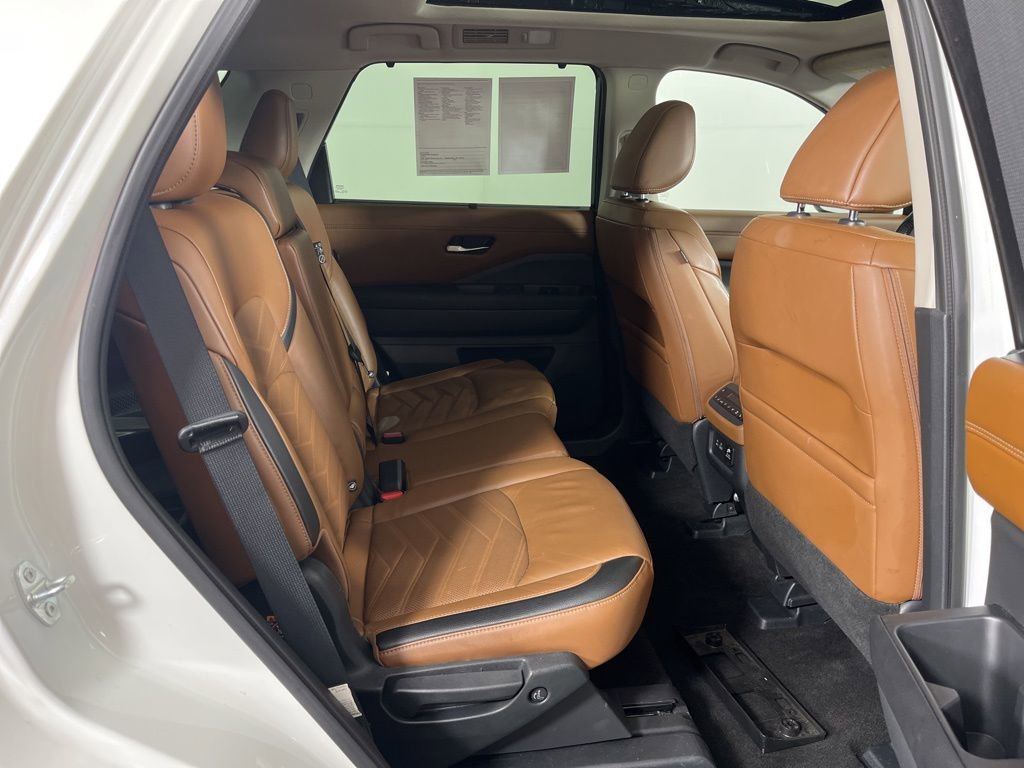 Used 2024 Nissan Pathfinder Platinum w/ Cargo Package image 10