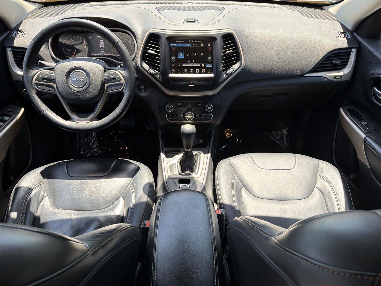 Used 2017 Jeep Cherokee Limited FWD image 11