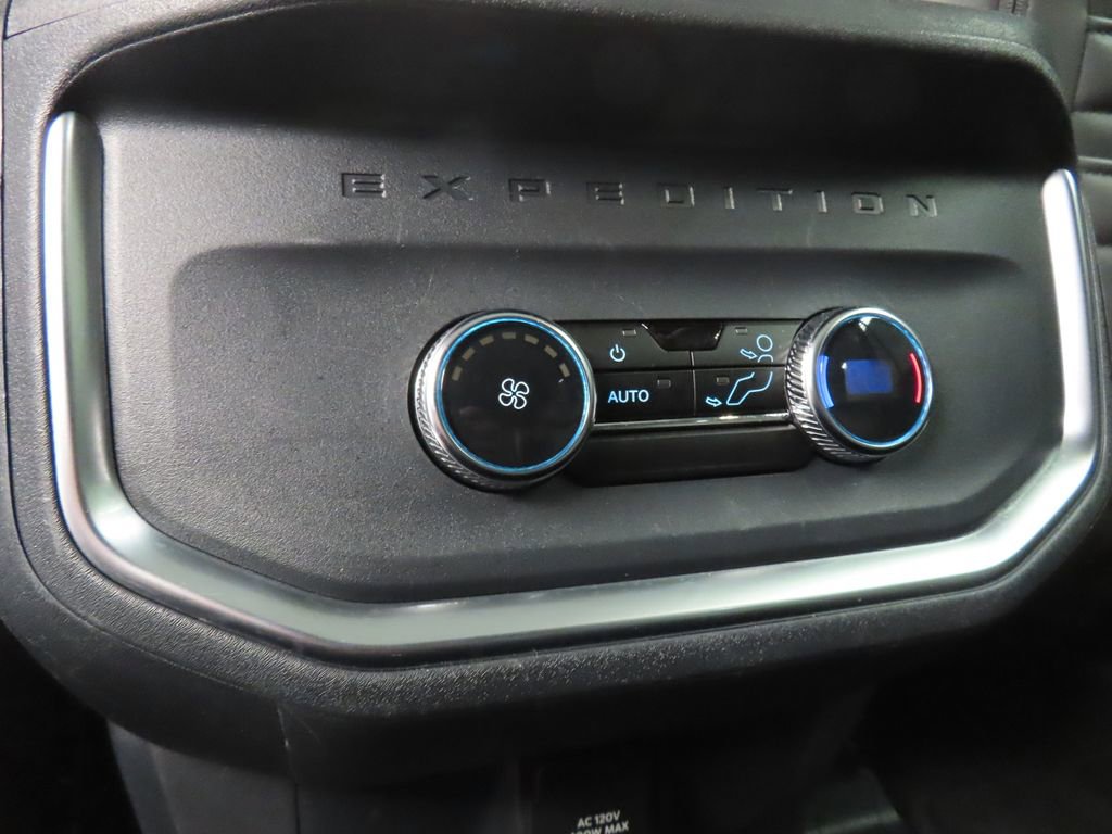 Used 2025 Ford Expedition Active AWD/4WD image 12