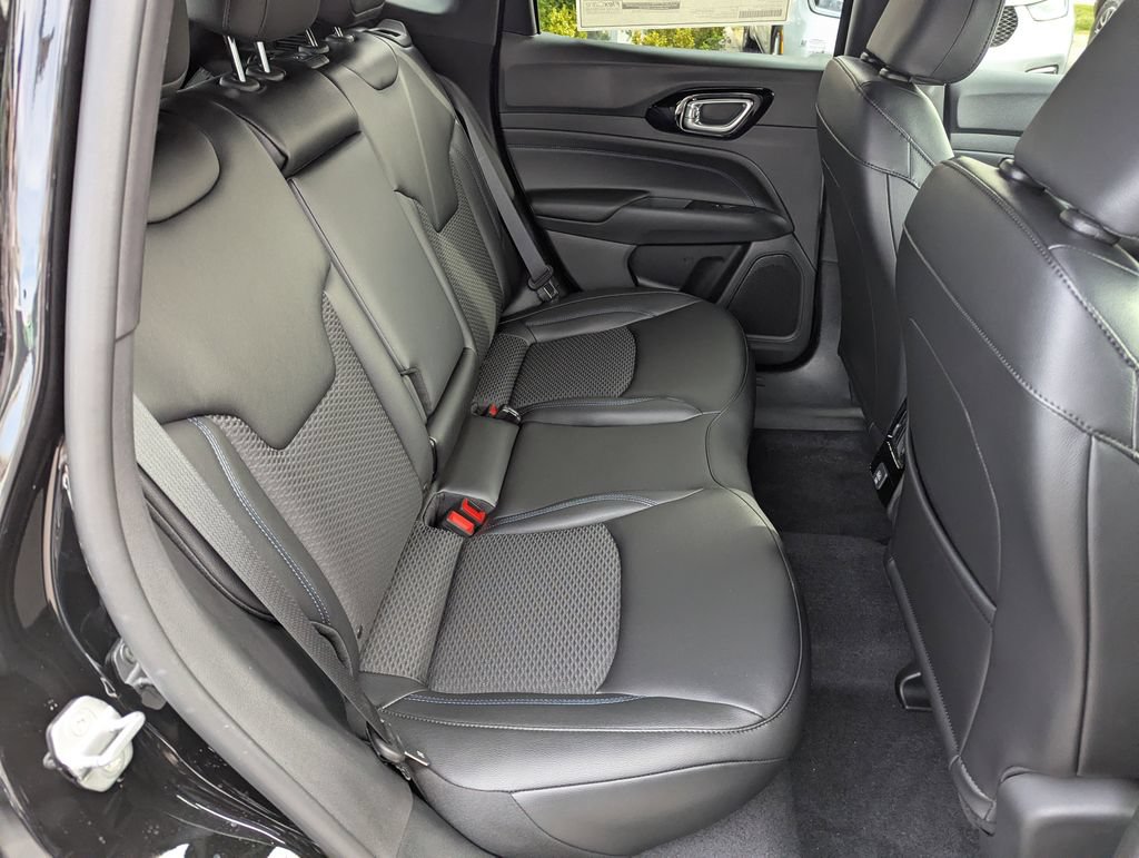 New 2026 Jeep Compass Latitude AWD/4WD image 31