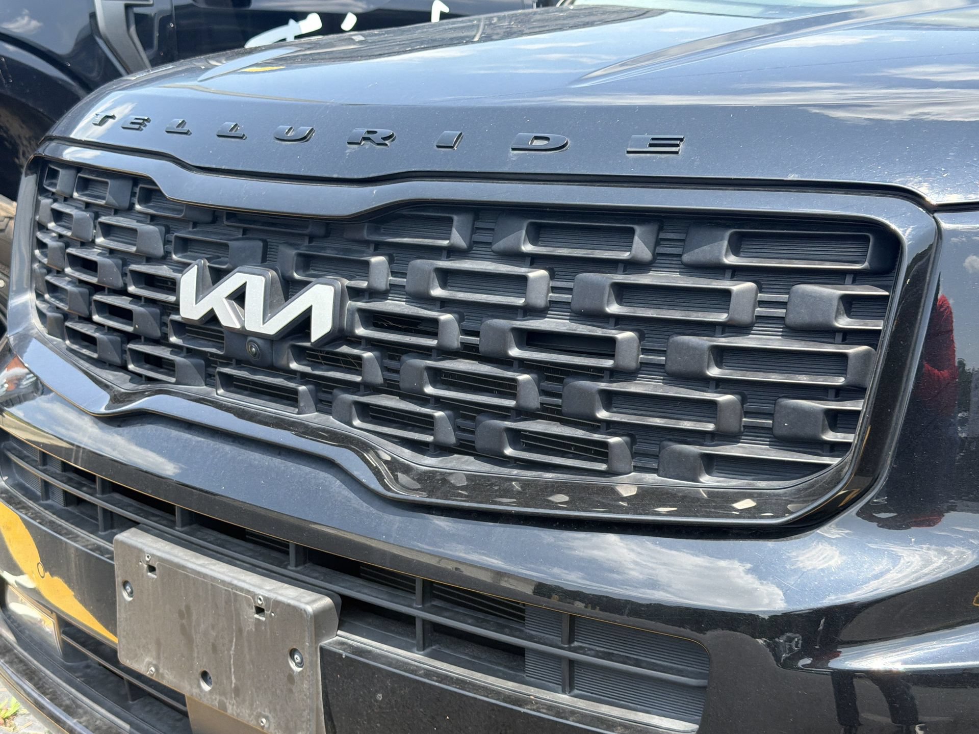 Used 2022 Kia Telluride SX w/ SX Prestige Package AWD/4WD image 3