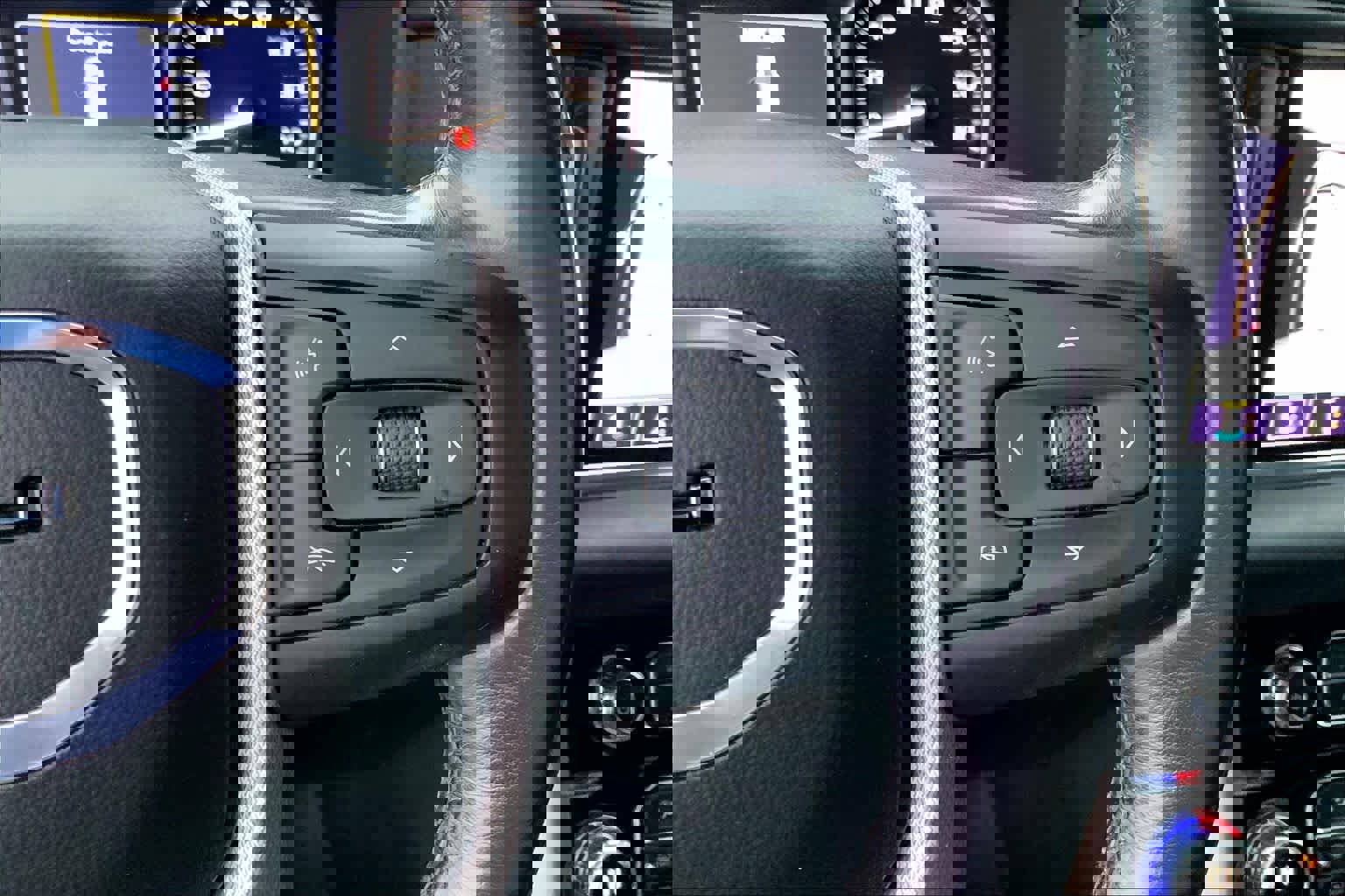 Used 2021 GMC Yukon XL Denali image 25