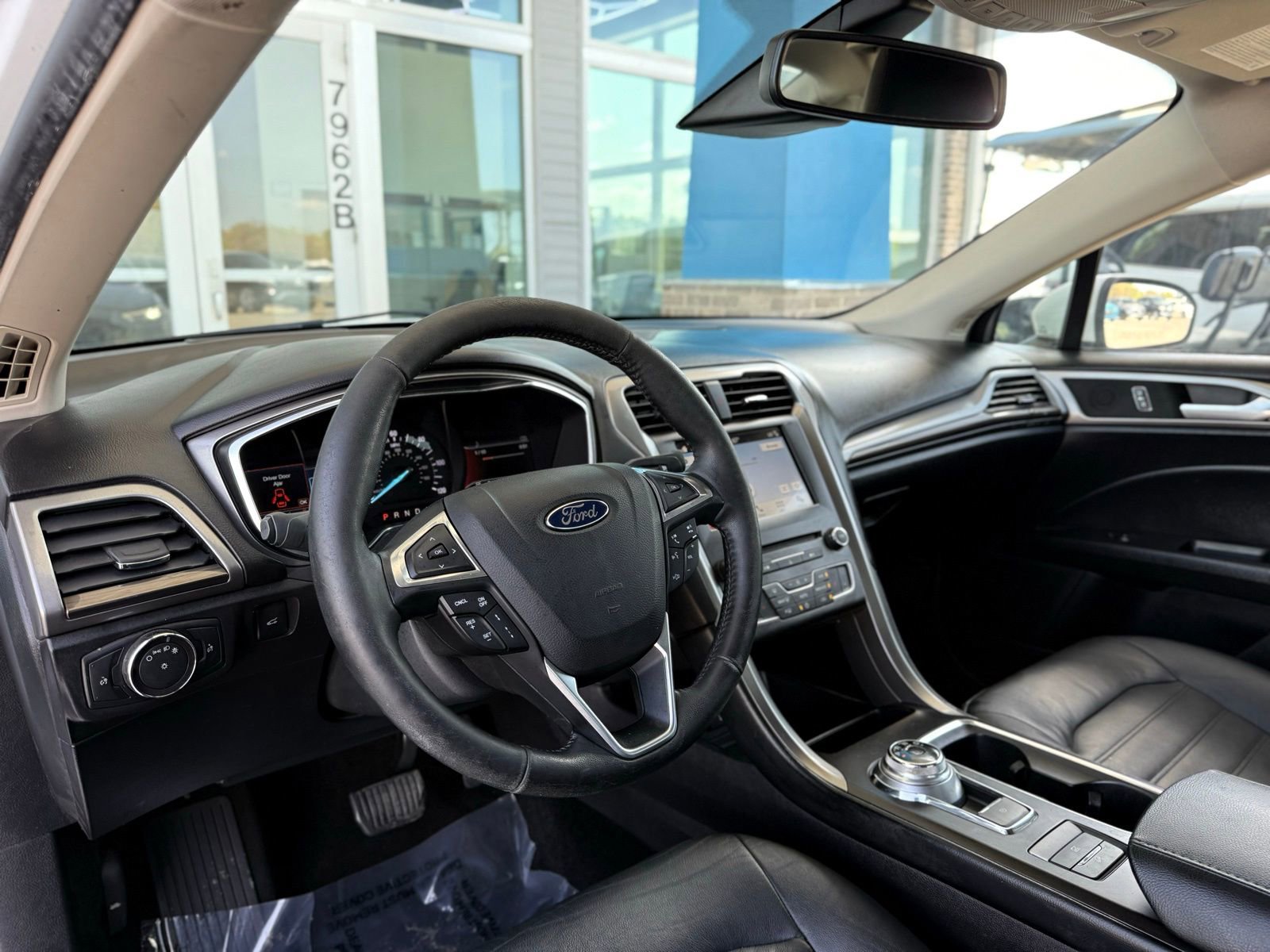 Used 2018 Ford Fusion SE w/ Equipment Group 602A FWD image 15