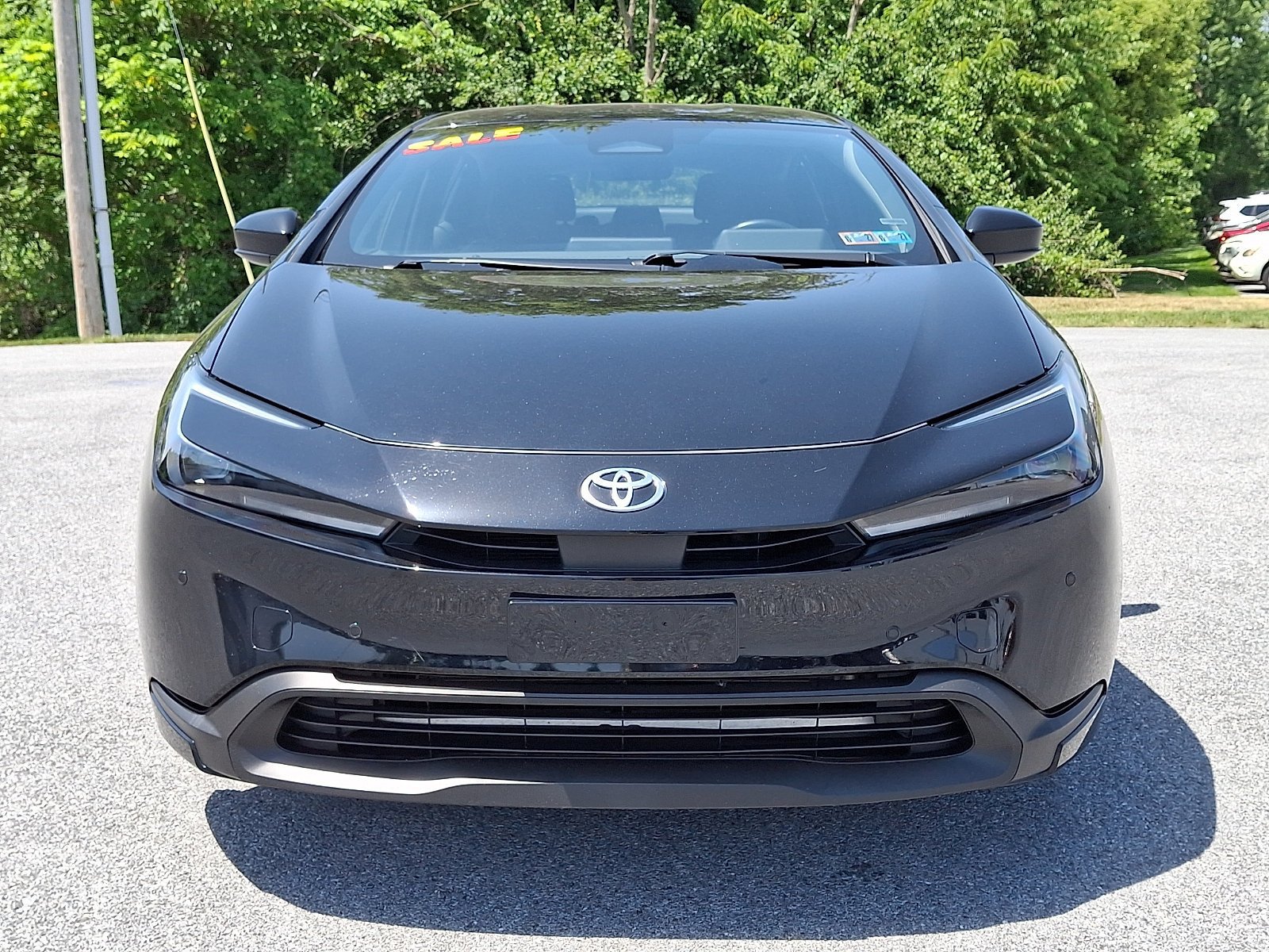 Used 2025 Toyota Prius LE FWD image 2