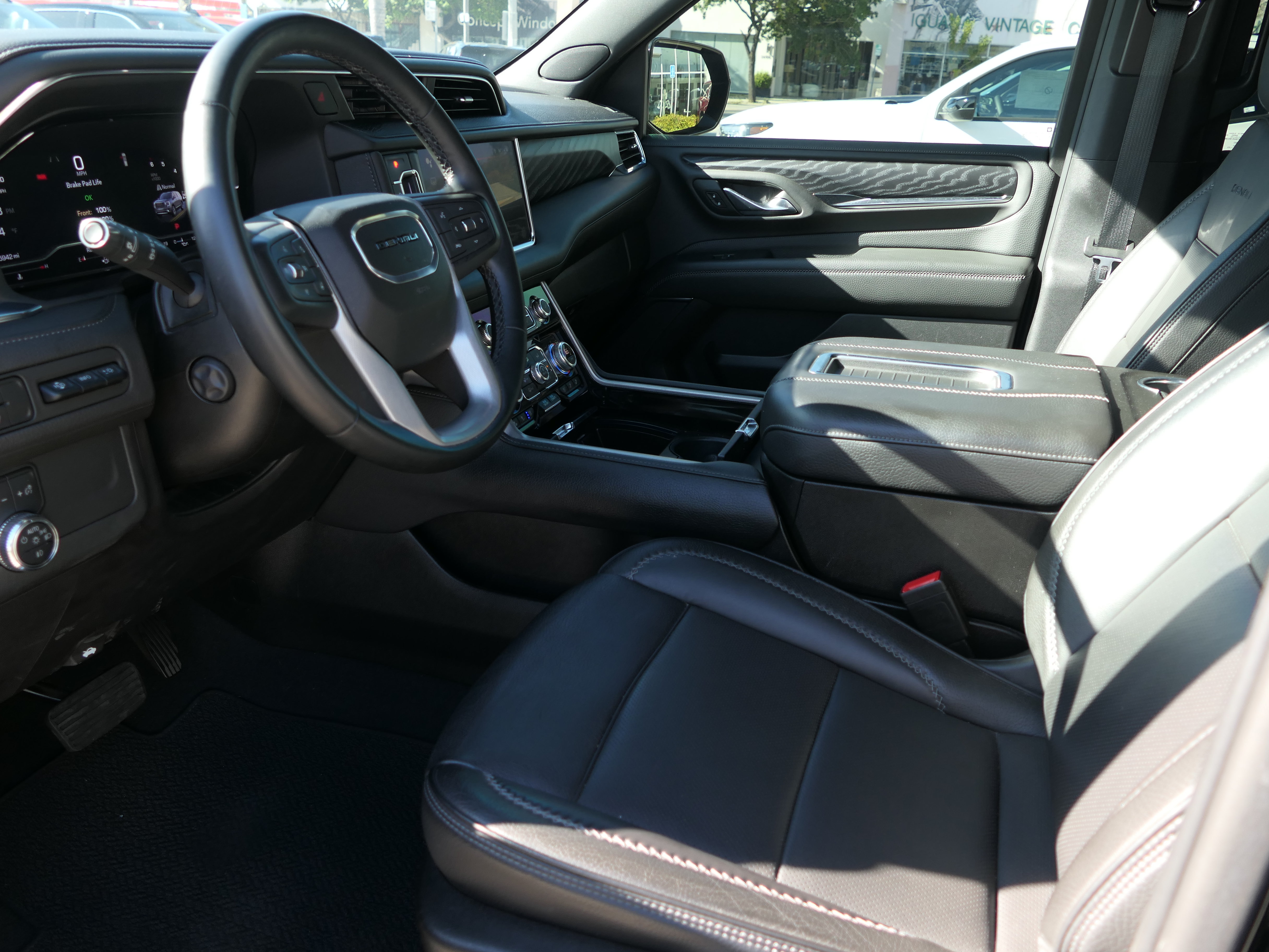 Used 2023 GMC Yukon Denali AWD/4WD image 13