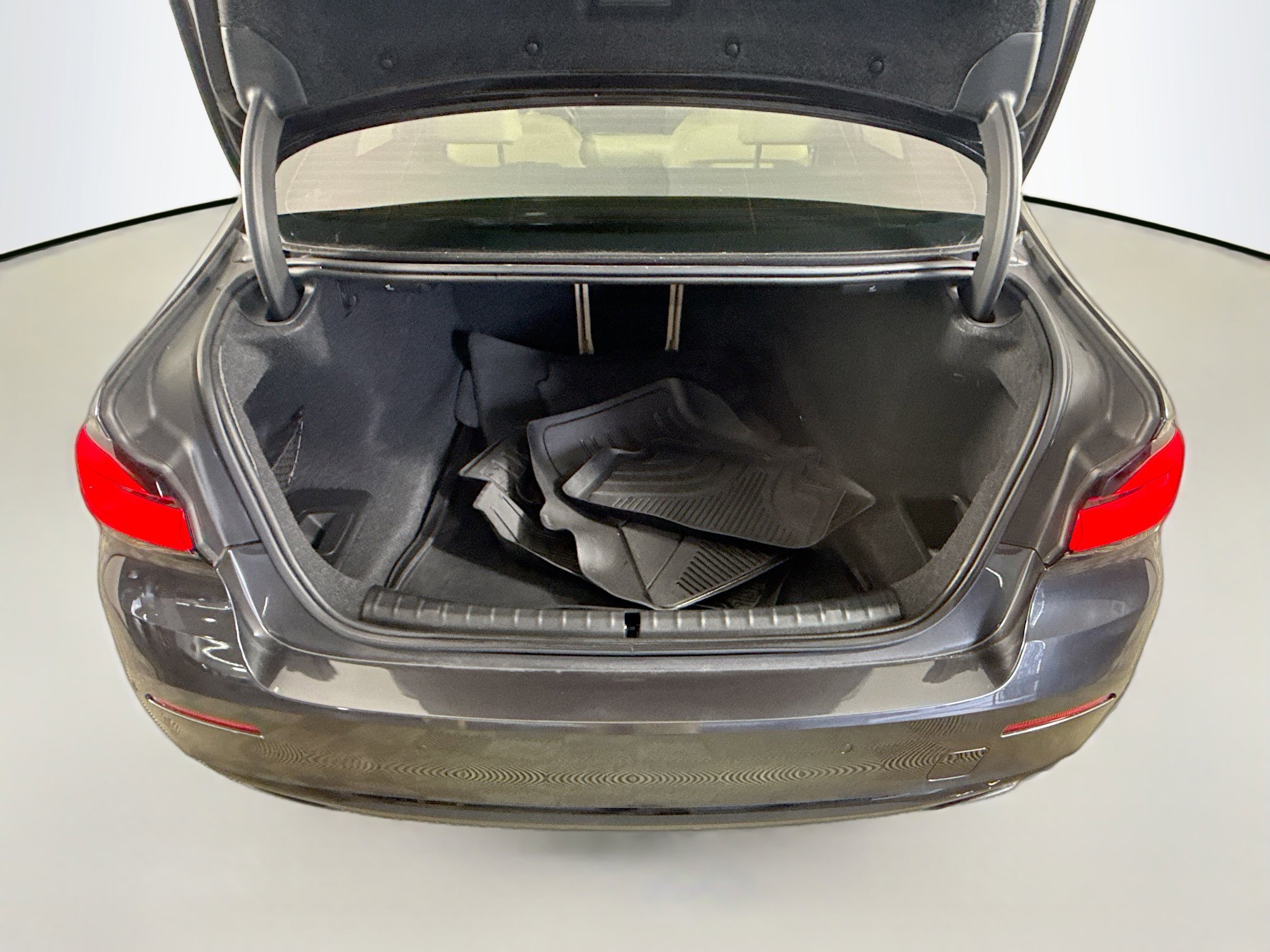 Used 2023 BMW 540i w/ Premium Package image 35