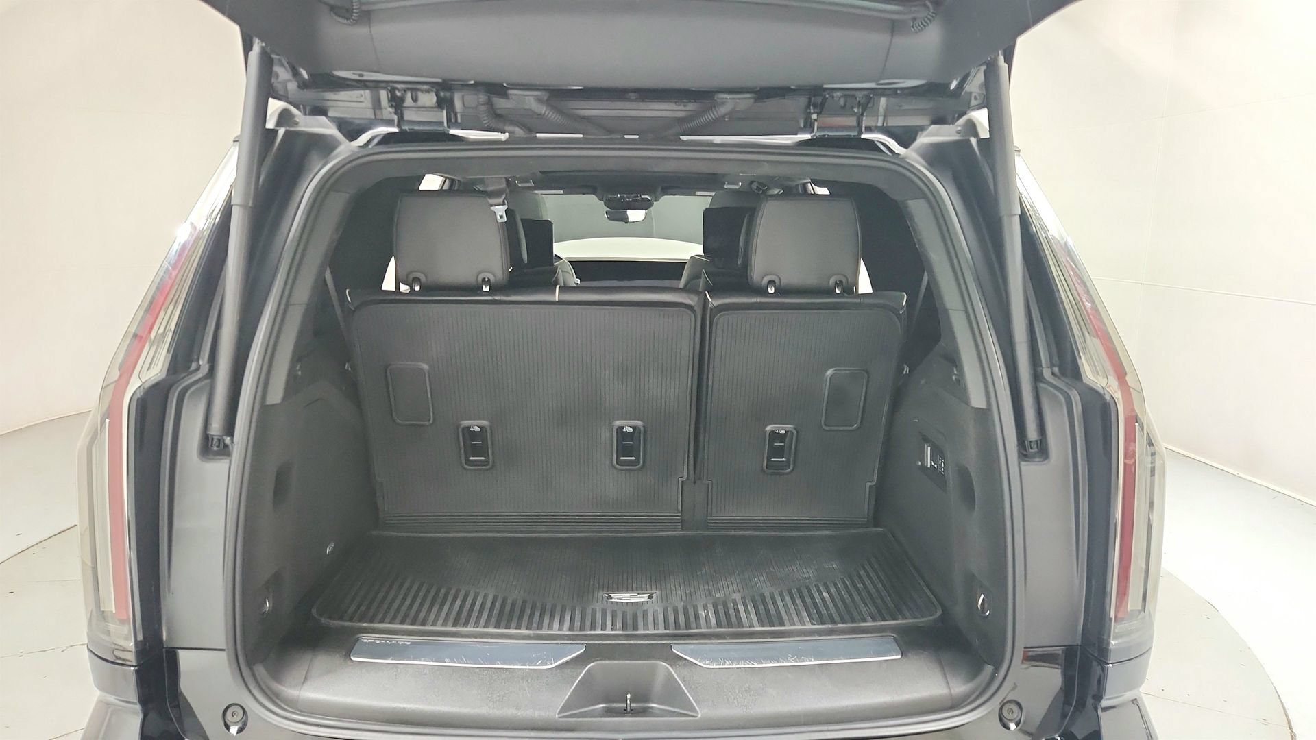 Certified 2025 Cadillac Escalade Sport Platinum w/ LPO, Floor Liner Package AWD/4WD image 26