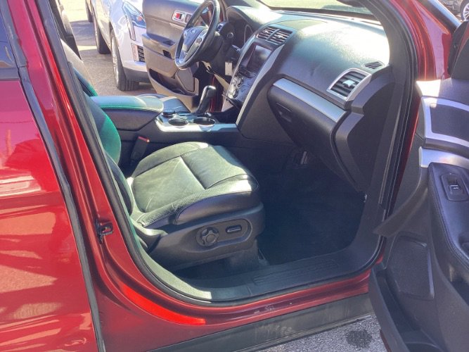 Used 2015 Ford Explorer XLT w/ Equipment Group 202B image 8
