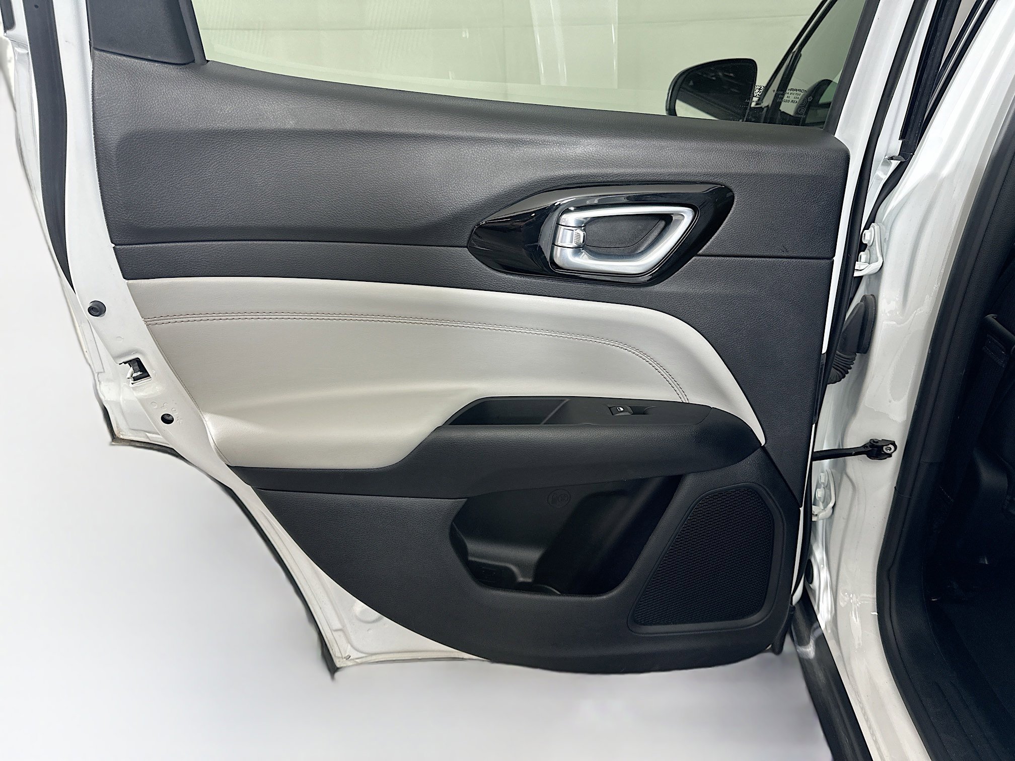 Used 2025 Jeep Compass Limited image 26