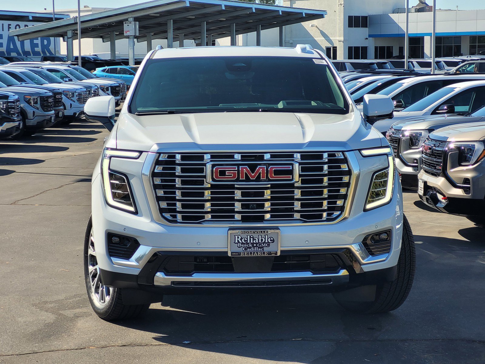 New 2026 GMC Yukon XL Denali w/ Denali Reserve Package AWD/4WD image 2