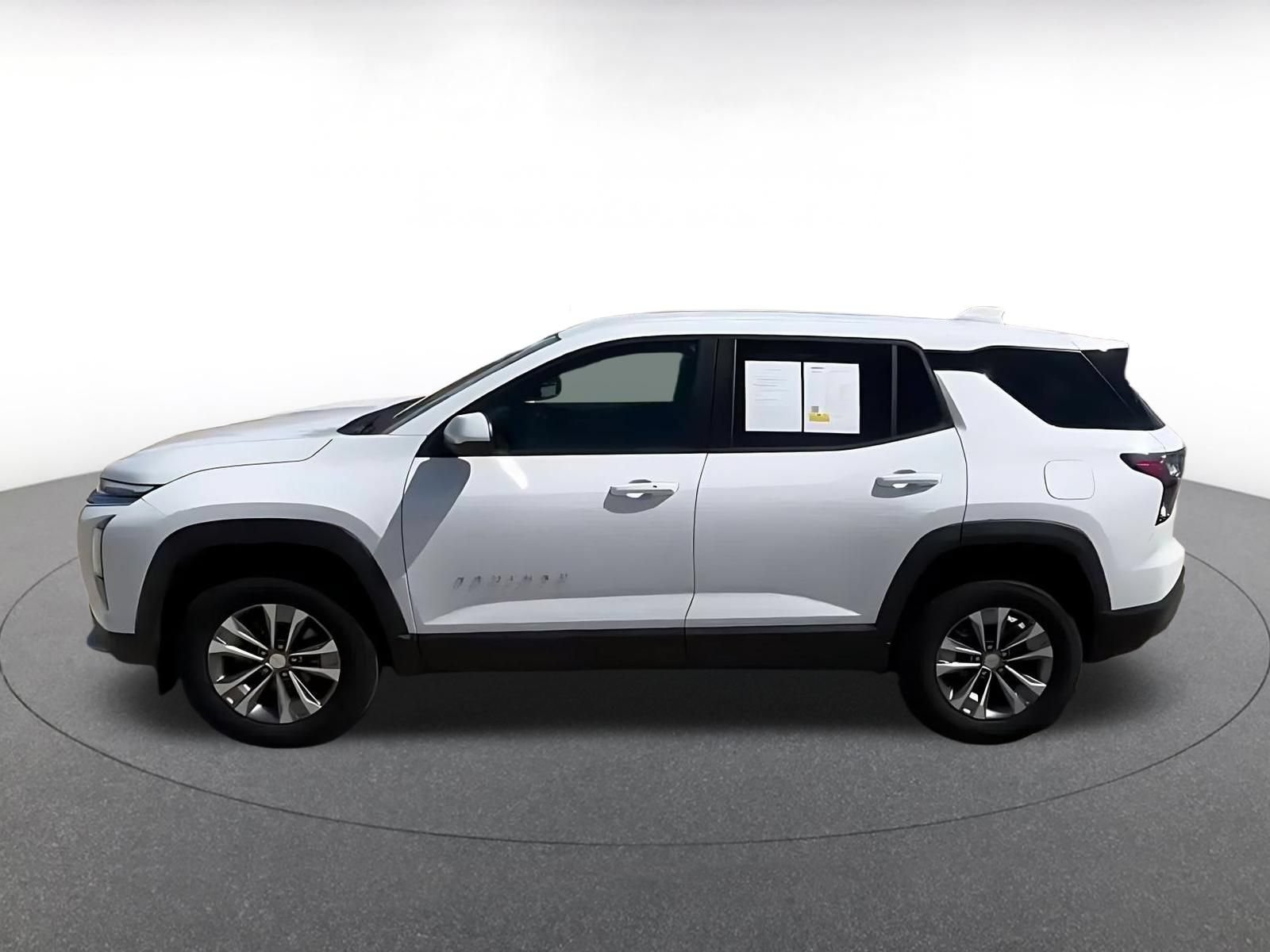 Used 2025 Chevrolet Equinox LT FWD image 9