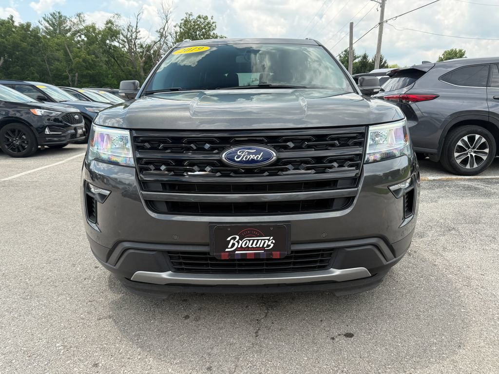 Used 2019 Ford Explorer XLT w/ Equipment Group 202A FWD image 2