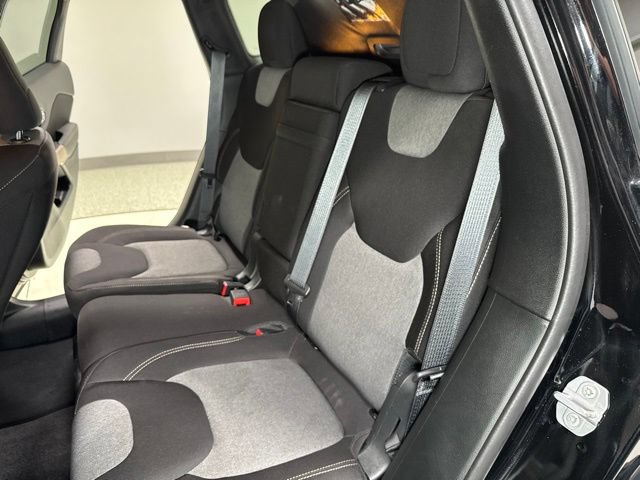 Used 2018 Jeep Cherokee Latitude w/ Safety Group AWD/4WD image 24
