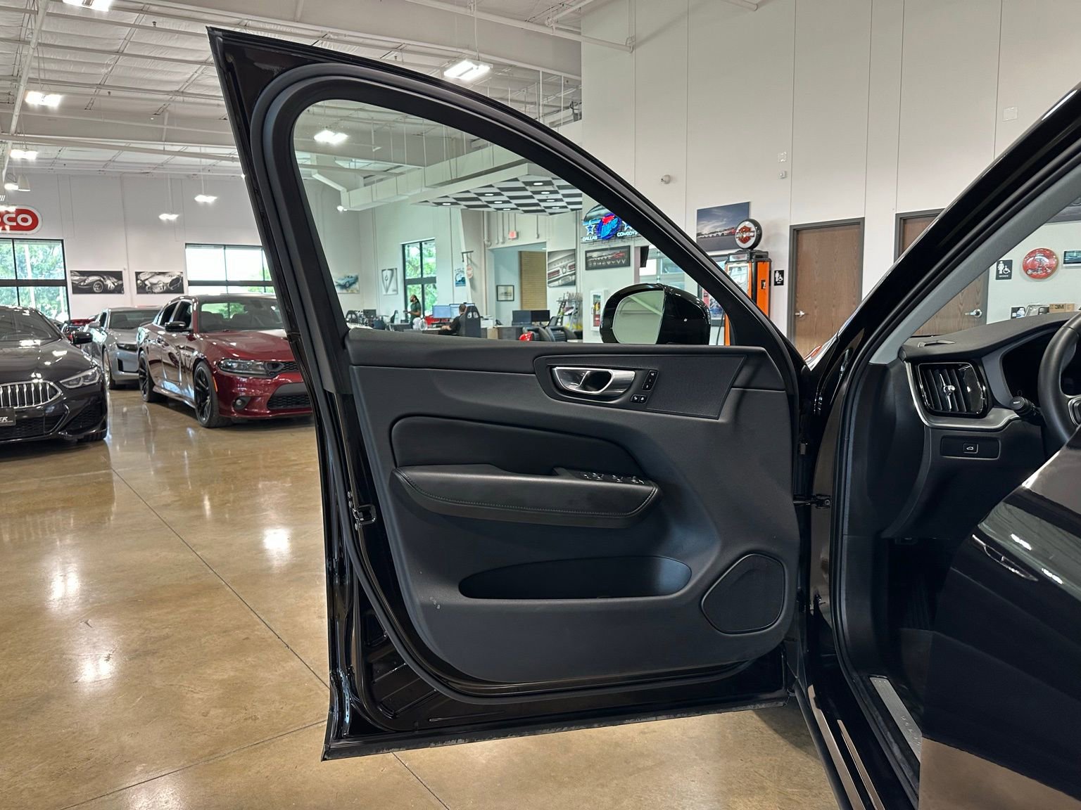 Used 2023 Volvo XC60 B5 Core FWD image 10