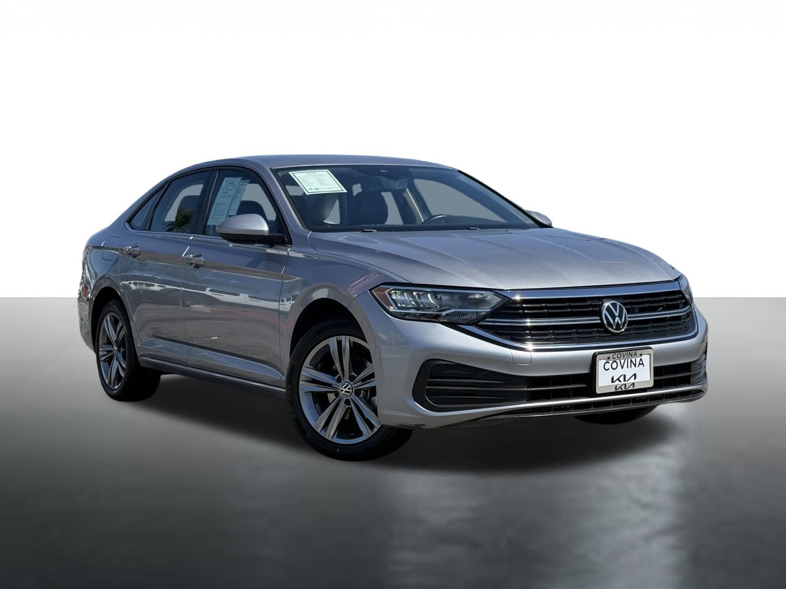 Used 2022 Volkswagen Jetta SE image 1