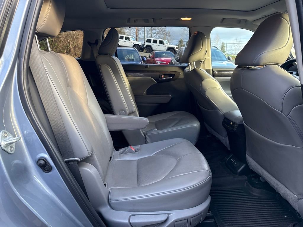 Used 2022 Toyota Highlander Platinum image 11