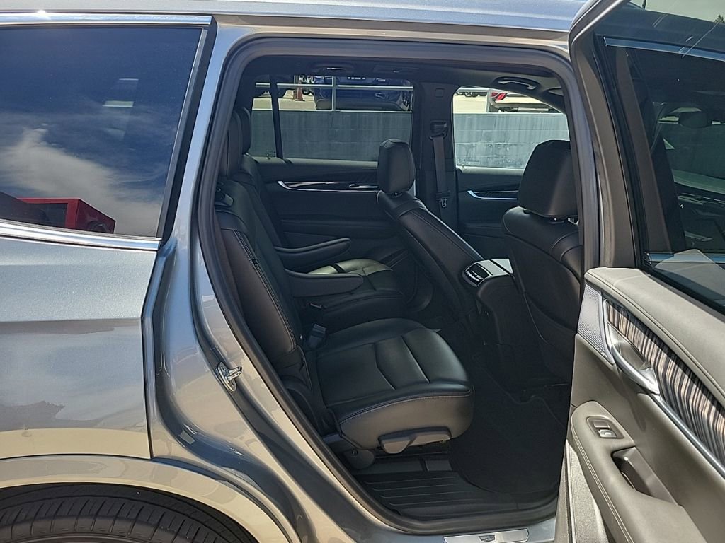 Used 2025 Cadillac XT6 Premium Luxury FWD image 16