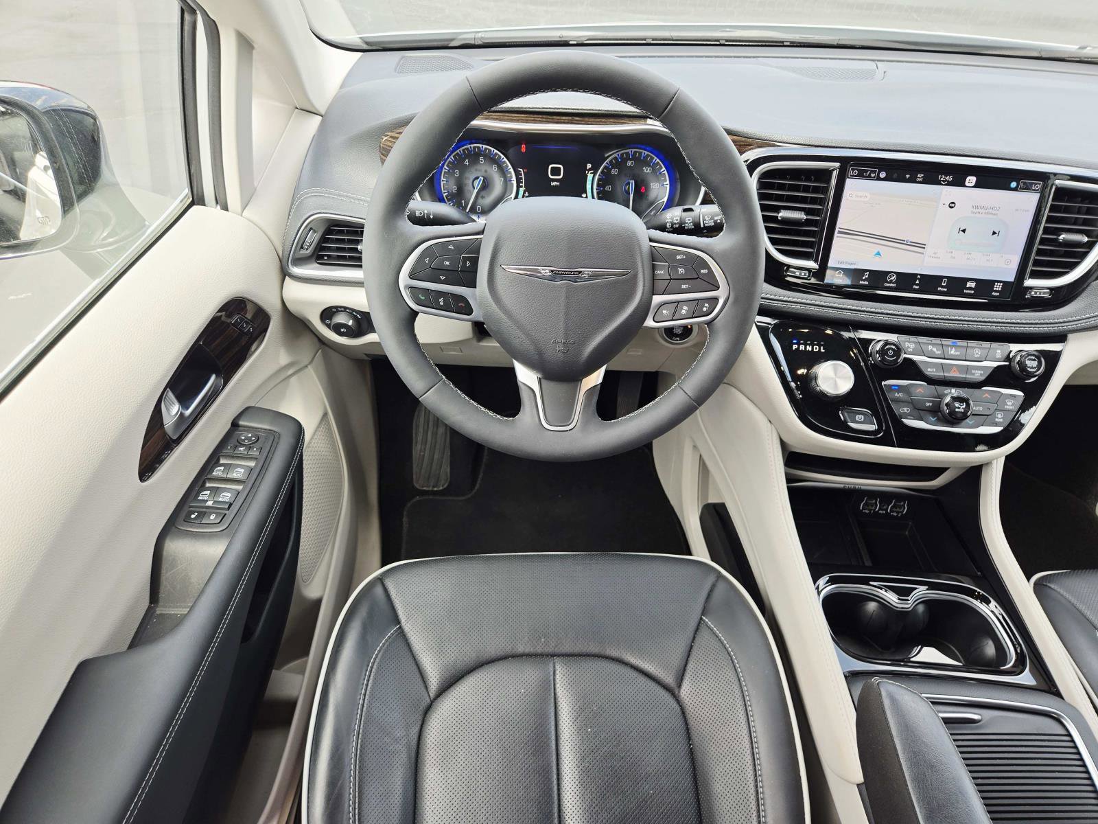Used 2024 Chrysler Pacifica Limited image 12
