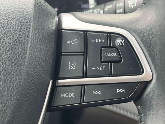 Used 2024 Toyota Highlander XLE AWD/4WD image 26