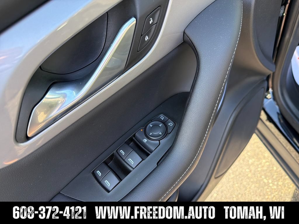 Used 2025 Chevrolet Blazer LT AWD/4WD image 11