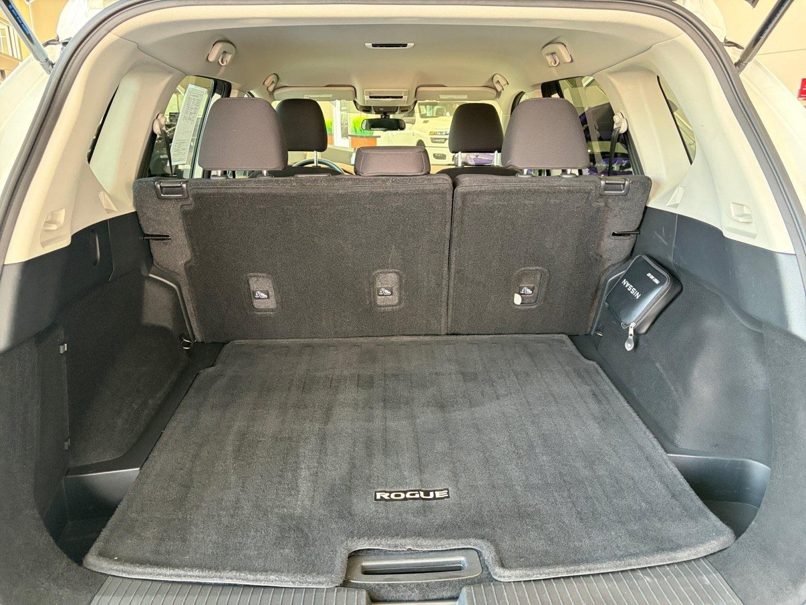 Used 2023 Nissan Rogue S FWD image 17