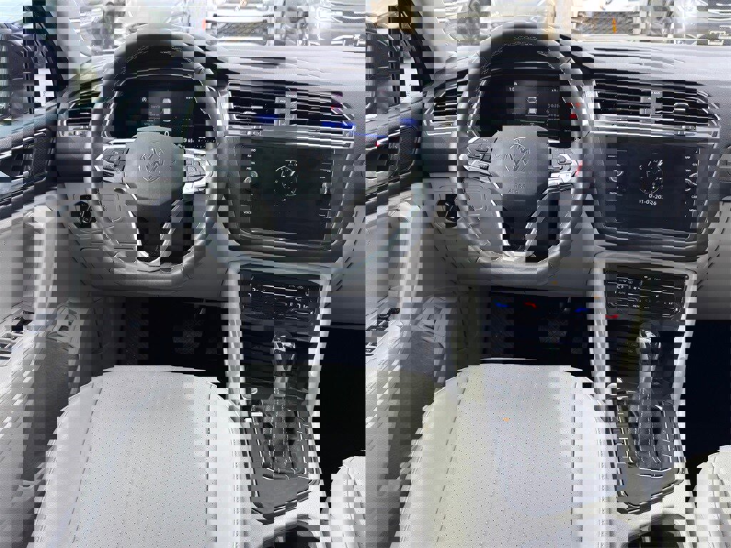 Certified 2022 Volkswagen Tiguan SE w/ Panoramic Sunroof Package image 28