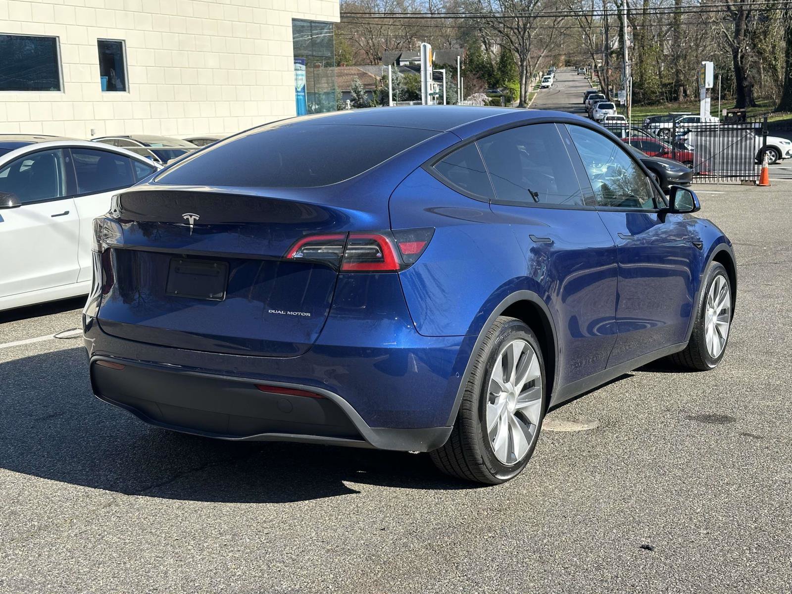 Used 2022 Tesla Model Y Long Range AWD/4WD image 3