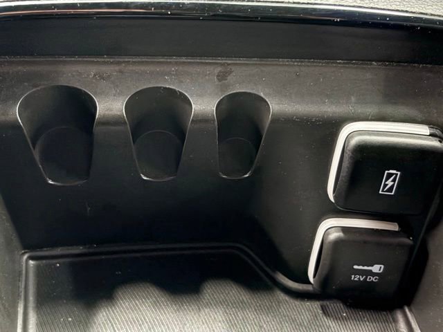 Used 2026 Chrysler Pacifica Limited FWD image 30