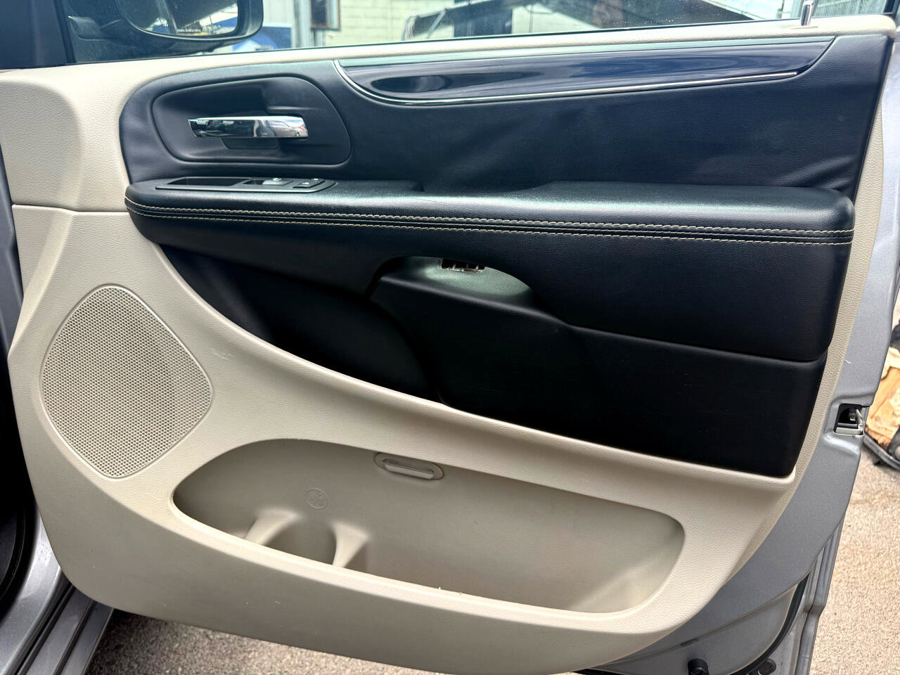 Used 2019 Dodge Grand Caravan SXT image 15