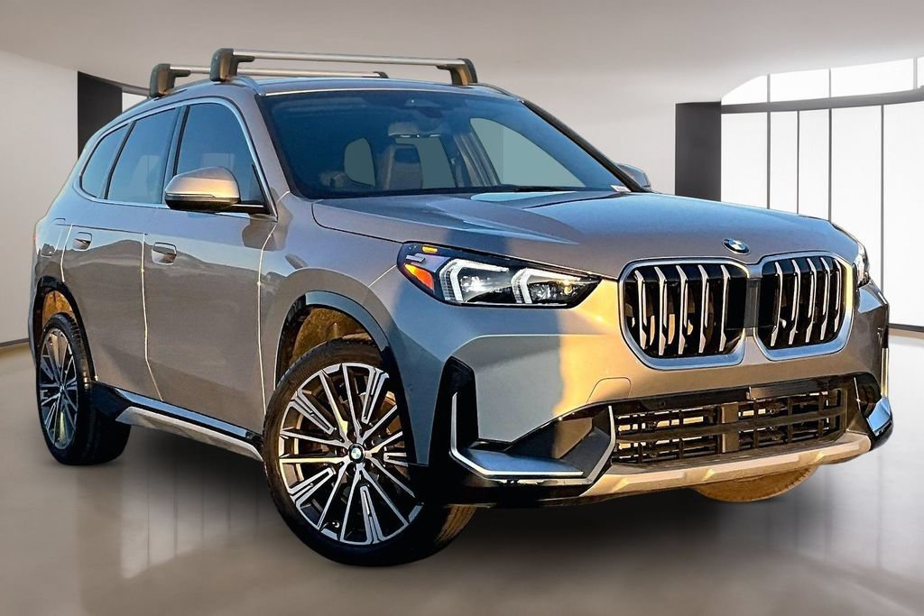 Used 2025 BMW X1 xDrive28i AWD/4WD image 3