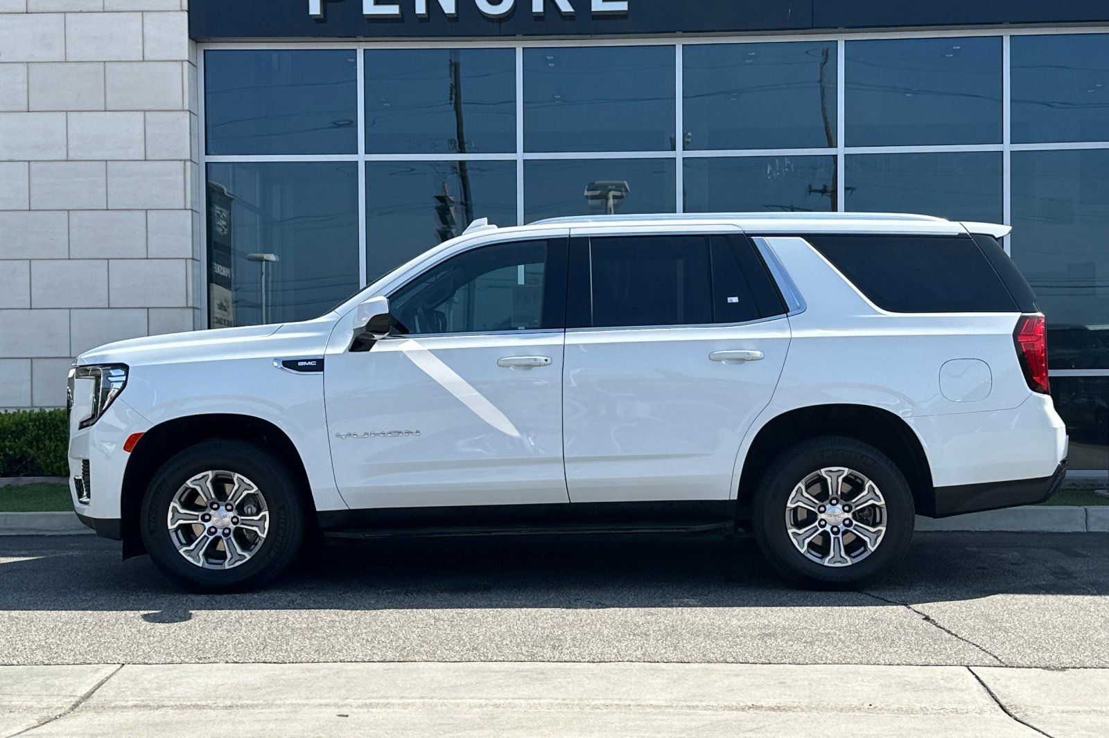 Used 2022 GMC Yukon SLE image 7